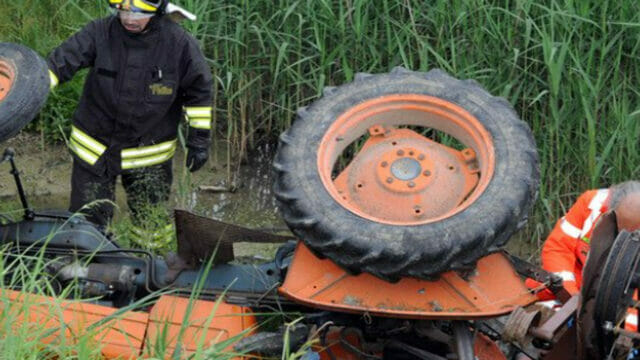 Trattore Si Ribalta 28enne Morto Schiacciato