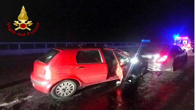 Autostrada A16 Muore Donna In Incidente Stradale