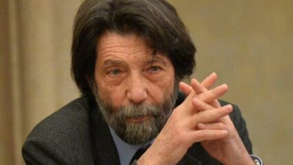 Massimo Cacciari contro Renzi: “Crede di essere intelligente, ma…”