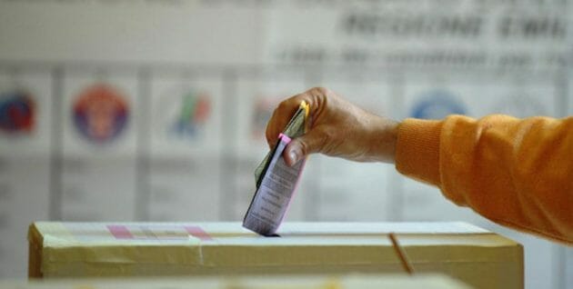 Elezioni: 3 seggi mobili Covid per voto baresi in quarantena