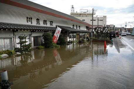 Giappone, maltempo: almeno 10 morti