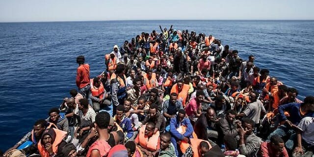Raffica di sbarchi a Lampedusa: oltre 550 migranti in 24 ore