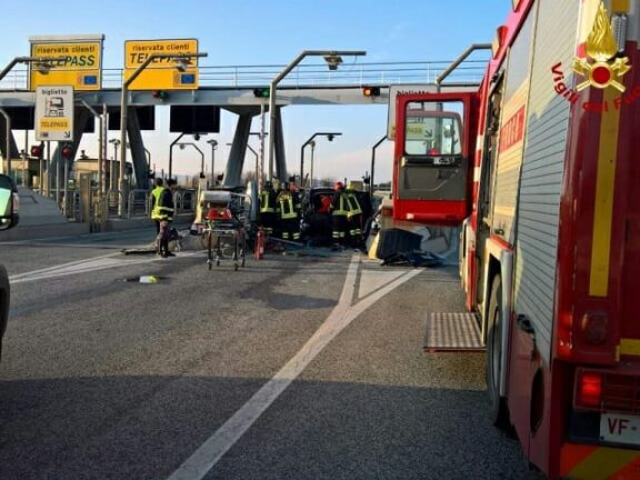 Incidente al casello autostradale di Rosignano: morto poliziotto