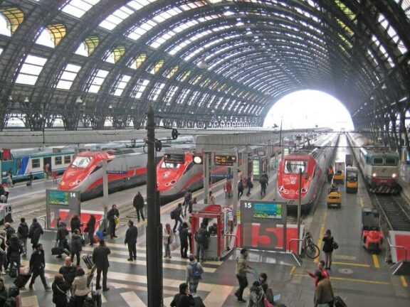 Stazione Milano Centrale fuori controllo. Colpi di chiave inglese e rapine