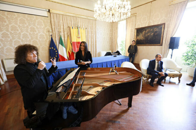 Napoli: torna «Notre dame de Paris» e Cocciante canta al Comune