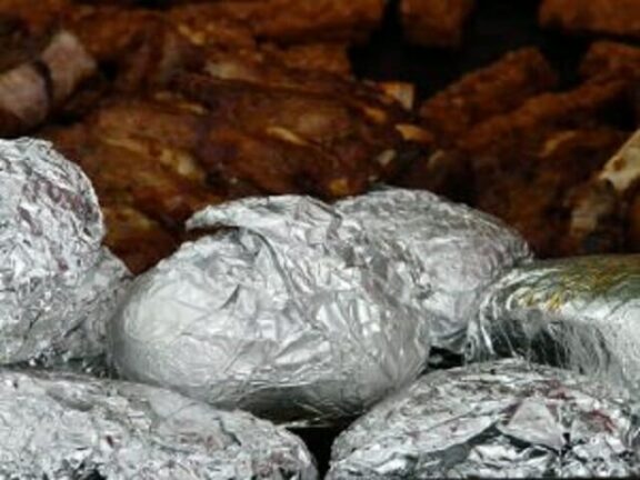 L’allarme del Ministero della Salute: “Non usate l’alluminio per avvolgere cibo per i bimbi”