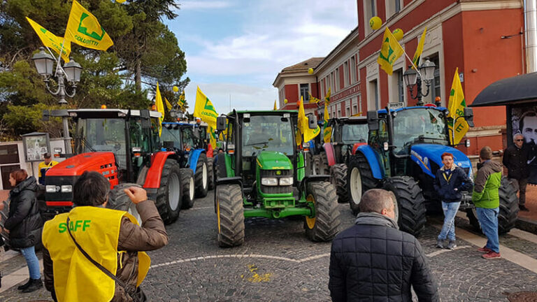 Pietrelcina: 250 trattori di Coldiretti invadono le strade della città di San Pio