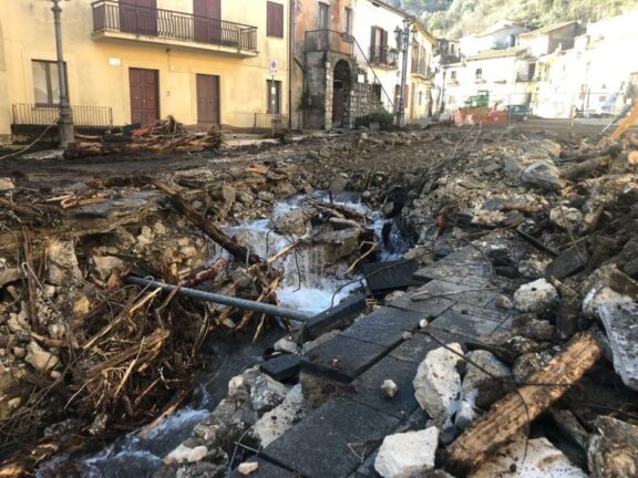 San Martino Valle Caudina (Av): si scava ancora, emergenza continua