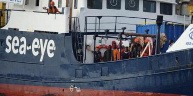 Il governo italiano ha reso disponibili due porti per le navi delle ong Alan Kurdi e Ocean Viking