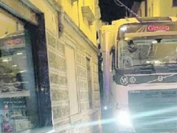 Portogruaro, camionista ubriaco fa danni per migliaia di euro