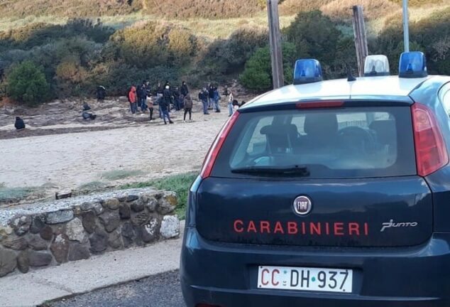 Migranti: fuga dal centro d'accoglienza, 3 tunisini feriti. Otto migranti sono scappati dal centro d'accoglienza di Casteltermini (Ag),