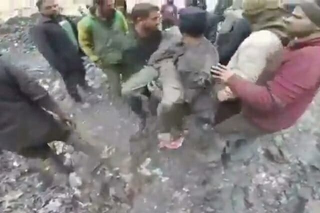 Siria oltre le bombe, la miseria: tre bimbi morti travolti da rifiuti