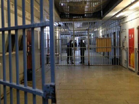 Spacciatore trova scusa per non farsi arrestare: “Ho il coronavirus”