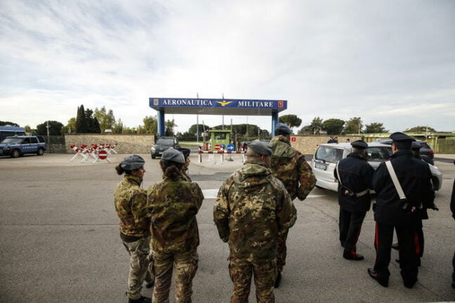 Arrivato a Pratica di Mare il volo degli italiani da Wuhan
