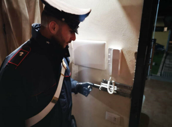 Torino: giovane coppia gestiva centrale spaccio