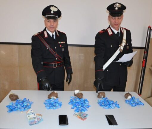 Carabinieri sequestrano 825 gr di eroina in caramelle