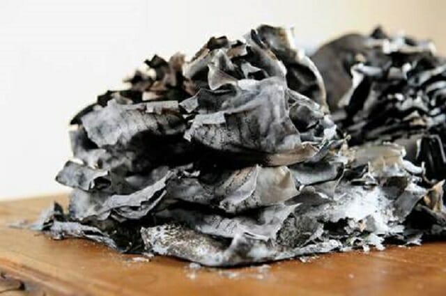 Libri danneggiati da maree Venezia diventano opere d’arte