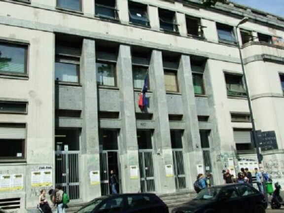 Il Dirigente del Liceo Volta di Milano scrive agli studenti