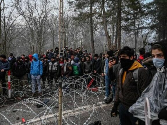 La Turchia contrattacca in Siria. Profughi verso l’Europa, i primi al confine con la Grecia