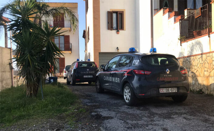 Femminicidio: strangola la fidanzata e tenta il suicidio