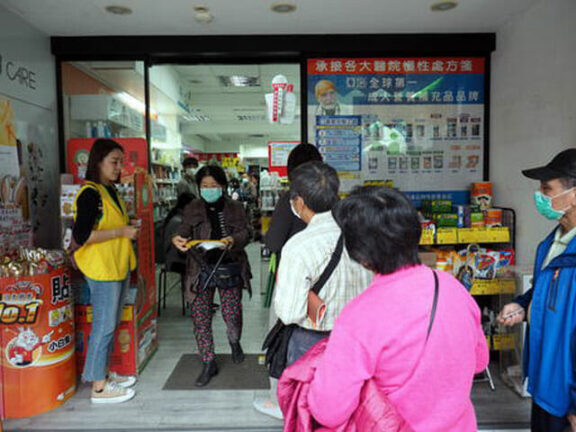 Cina: sospesi gli ingressi anche a chi è provvisto di permesso