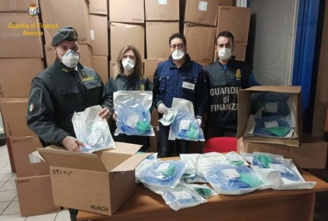 Coronavirus,bloccati respiratori export