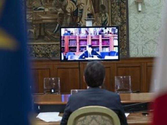 Coronavirus Conte: firmata intesa su salute lavoratori