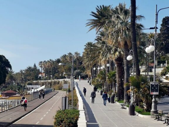 Controlli Liguria per fermare turisti