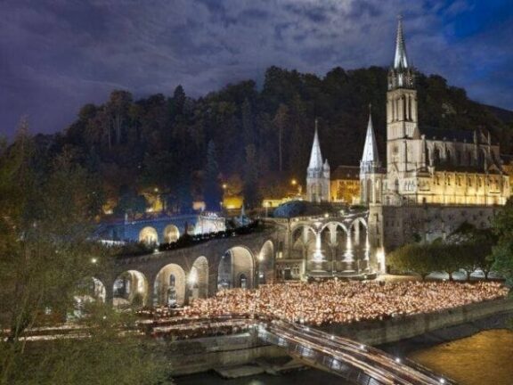 Chiuse le piscine del santuario di Lourdes: “Prima di tutto la salute dei pellegrini”