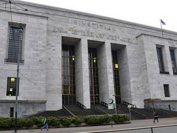 Professoressa ebbe figlio con 15enne, chiesti 7 anni