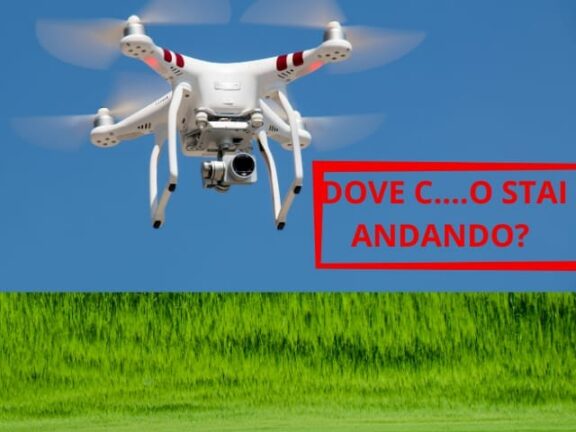 “Dove c.. stai andando?”. Ora la voce del sindaco arriva dai droni in cielo