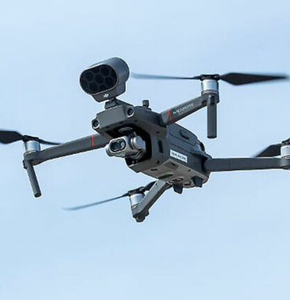 Drone con 6 cellulari atterra in carcere