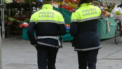 Milano, bufera sulla Polizia Locale: arrestati 5 vigili per arresto illegale, peculato e falso