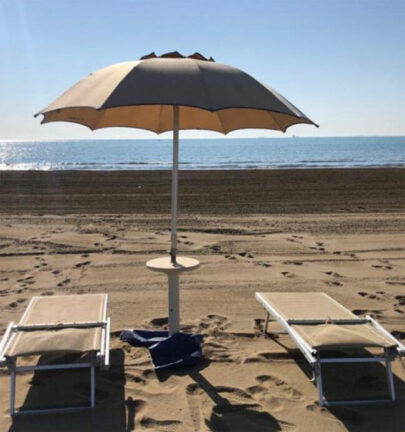 Campania, spiagge libere: distanza minima e 10 mq per ombrellone
