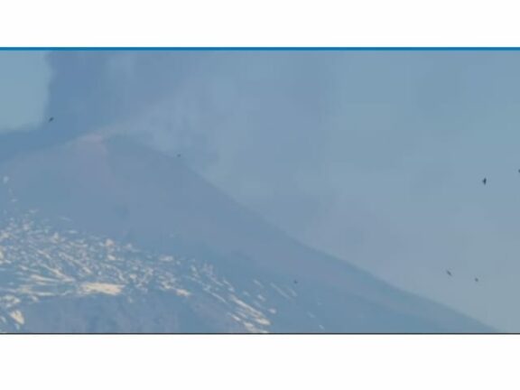 ETNA in eruzione, colata LAVICA dal NUOVO CRATERE di Sud-Est. Ecco le immagini IMMAGINI