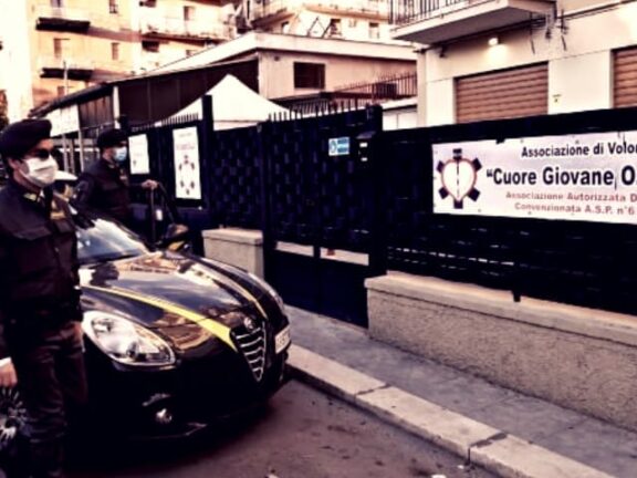 Palermo, maxi truffa di una finta Onlus con falsi soccorritori: 4 arresti