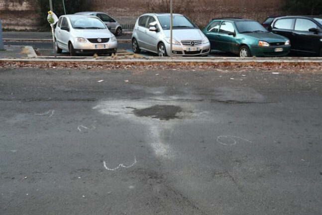 Travolta da auto pirata, grave ragazza 19enne