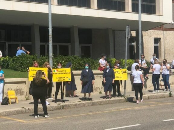 Asili e nidi in piazza, ‘riapriamo’