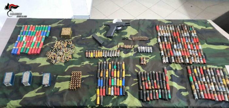 Un bunker, una pistola ed esplosivo trovati nel reggino