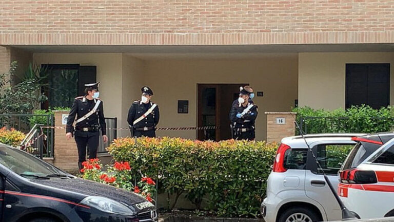 Padre e figlio trovati morti in una villetta a Carpi