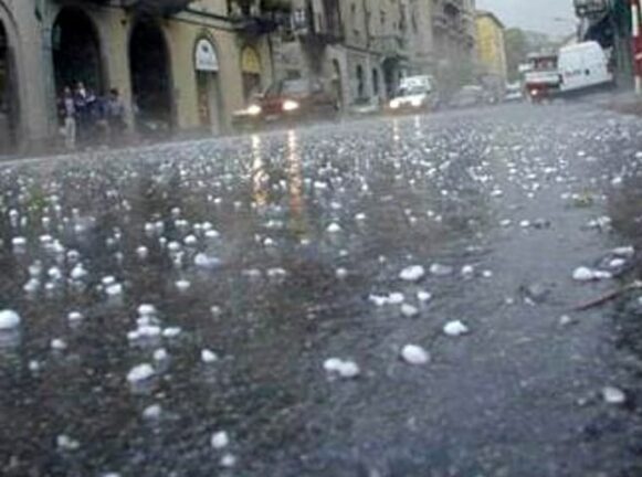 Tempesta di grandine sull’autostrada A4: traffico bloccato all’altezza di Bergamo