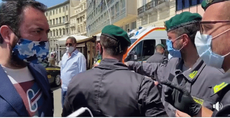 Poca distanza al ristorante, blitz della Finanza sul lungomare di Napoli