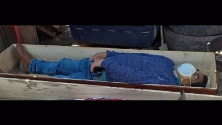 Sindaco si finge morto per sfuggire all’arresto dopo un party in quarantena