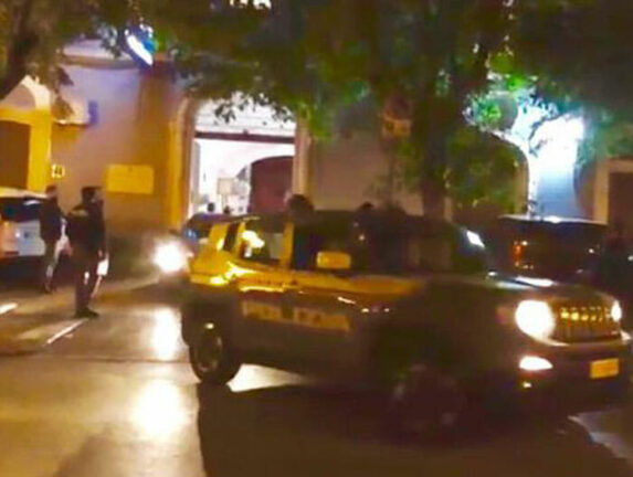 Bomba esplode davanti a negozio nel Foggiano