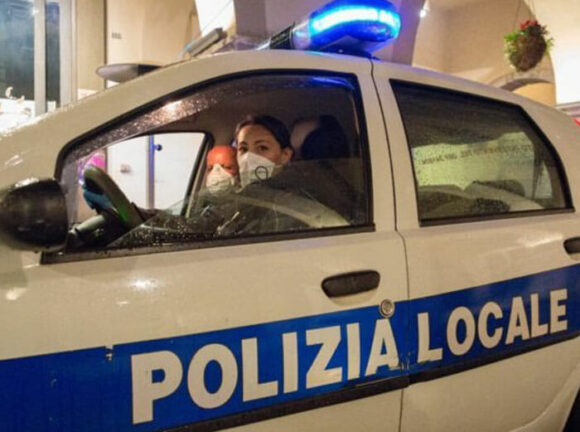 Fase 2, movida a Napoli: alcuni agenti aggrediti