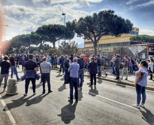 Protesta autoscuole, strada bloccata