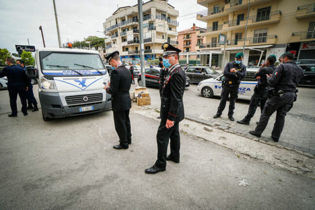 Rapina Aversa (Ce), dimessi agente e vigilante