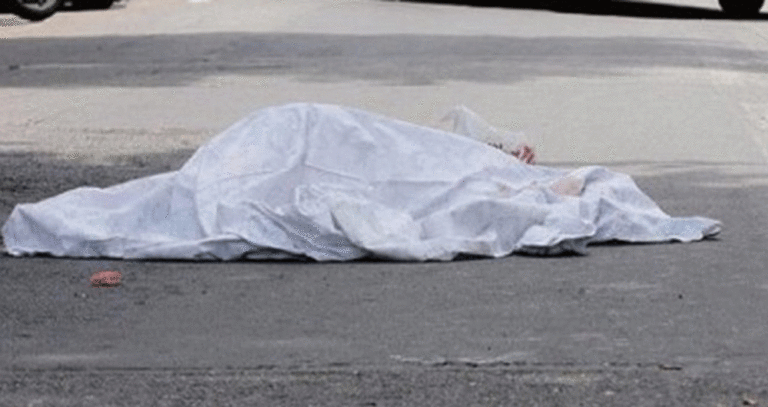 Sessantenne si toglie la vita lanciandosi dal terrazzo di casa