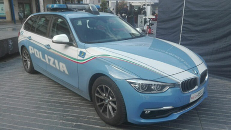 Rapina in 2 negozi, custode immobilizzato Rapina in 2 negozi, custode immobilizzato