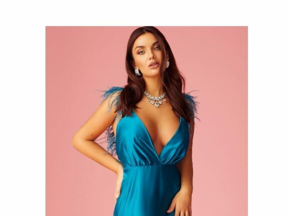 Elettra Lamborghini nuda sui social, ma sono foto fake: “Occhio a certi maniaci”